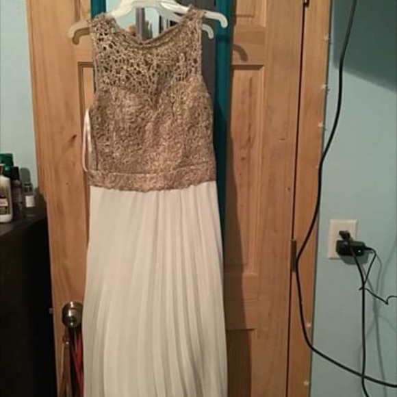 Prom Dress. Only worn once - Picture 1 of 1